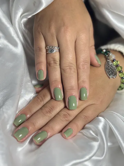 Esmaltação verde com acabamento brilhante